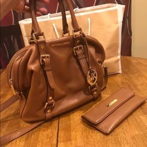 Leather Michael Kors with matching wallet